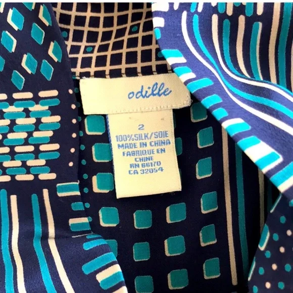 Silk Odille blouse, runs small- fits like a 0/xs. - Picture 8 of 8